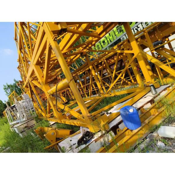 12 toneladas QTZ250 7020 usados torre guindaste com L68B Mast seções feitas em 2019 ano