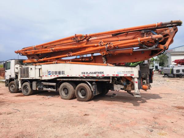 Alto Produtivo Usado Zoomlion Cementos Pump Trucks 56 metros com 13875 * 2500 * 4000mm Tamanho