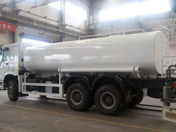 Sinotruk HOWO 290hp 6x4 20000 liters water tank truck