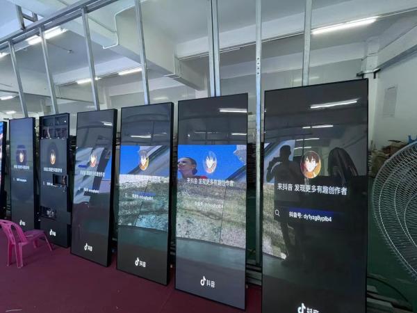 Aluminum Iron Steel LED Poster Screen 960*1920 LED Screen P2.5 Indoor 3840hz IP56
