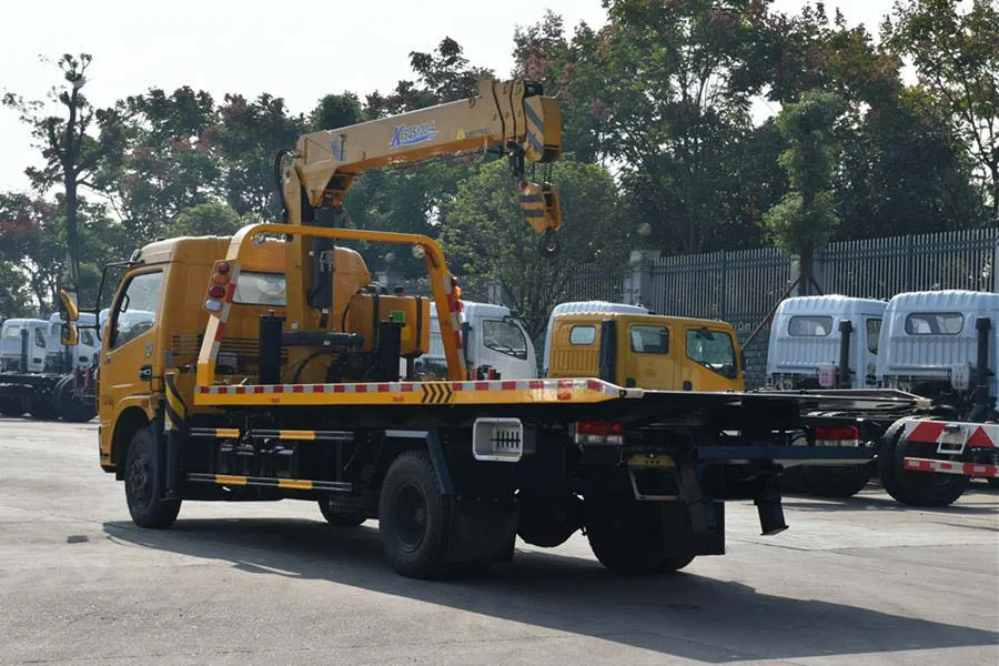 DFAC 6 Wheels Road Recovery Flatbed Wwrecker Tow Truck with Crane