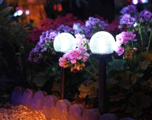 Da coleção de vidro do jardim do globo dos estalidos cor de luzes solar da estaca que muda para o caminho