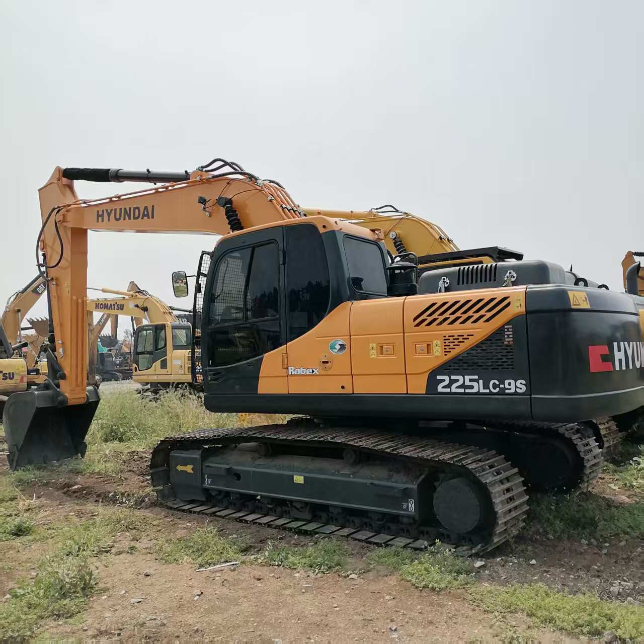 95% New Korea Hyundai 225LC-9S Top Used Excavator 2025 Brand Original Design with Stable Performance Competitive Price in China