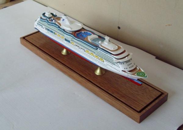 Scale 1:900 Radiance Of The Seas Royal Caribbean Cruise Ship Models , Handcrafted Model Ships