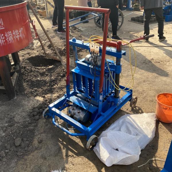 Good Hollow Block Making Machine for Concrete Clay Voltage 380V Weight KG 200 kg