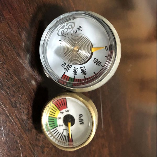 Industrial Gas Pressure Gauge & Meter with Gas-Specific Calibration for Critical Safety and Leak-Resistant Performance