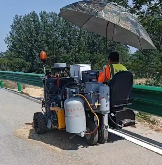 ミニ運転熱可塑性道路線引き三輪車、HTF加熱システム付き
