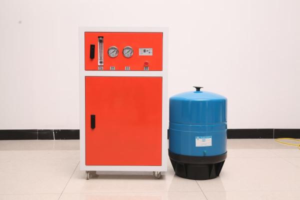 Machine automatique de traitement de l'eau salée à l'eau pure SU304 Équipement de purification en acier 500l/H RO