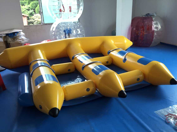 Colored Inflatable Flying Fish Water Sports Banana Boat Fire Retardant