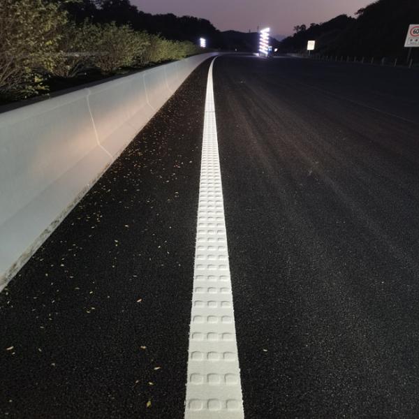 Pintura termoplástica convexa amarilla y blanca para la marcación vibratoria de puntos de la línea de carretera