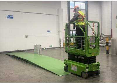 3.9m de altura de plataforma Mini modelo auto-propulsado elevador de tesoura elétrica com 240 kg de carga e pequena plataforma para armazém