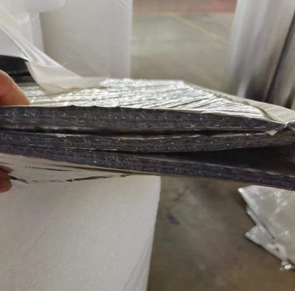 4 Layers Bubble Foil Insulation Materials Aluminium Bubble Foil Insulation For Roof