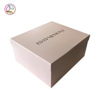 Califique las cajas de un regalo vacías del chocolate, cajas vacías de la trufa de chocolate