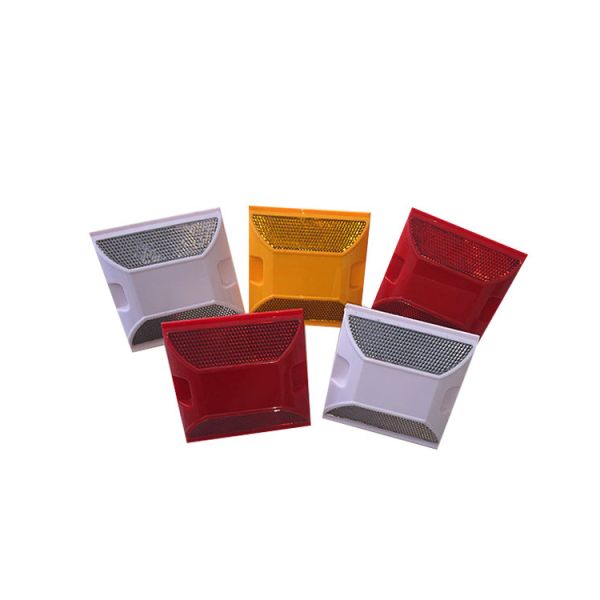 Plastic and ABS Road Stud Suitable for Highway Pavement Marking and Nighttime Road Safety Enhancement