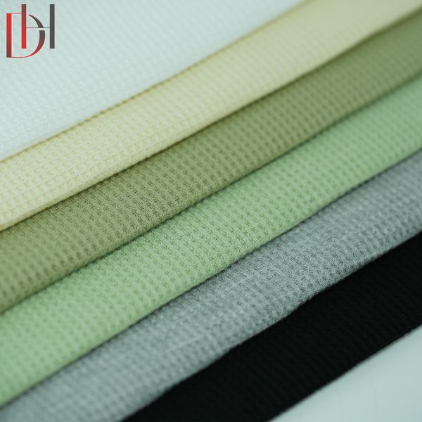 65% Polyester 35% Cotton Poplin Waffle Fabric 250gsm Breathable Wicking Fabric