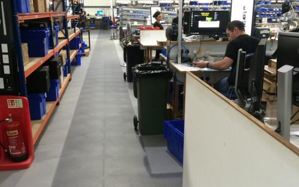 ESD Interlocking PVC Garage Flooring 10 Ohm ESD Flooring Tiles