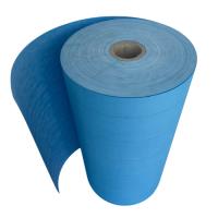 Papier filtrant à base de cellulose ondulée, non tissé, pour filtrer la poussière
