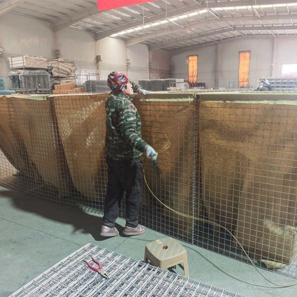 Defensive Barrier Retaining Wall 4mm 5mm Galvanized Wire Welded Safety Defensive Barriers