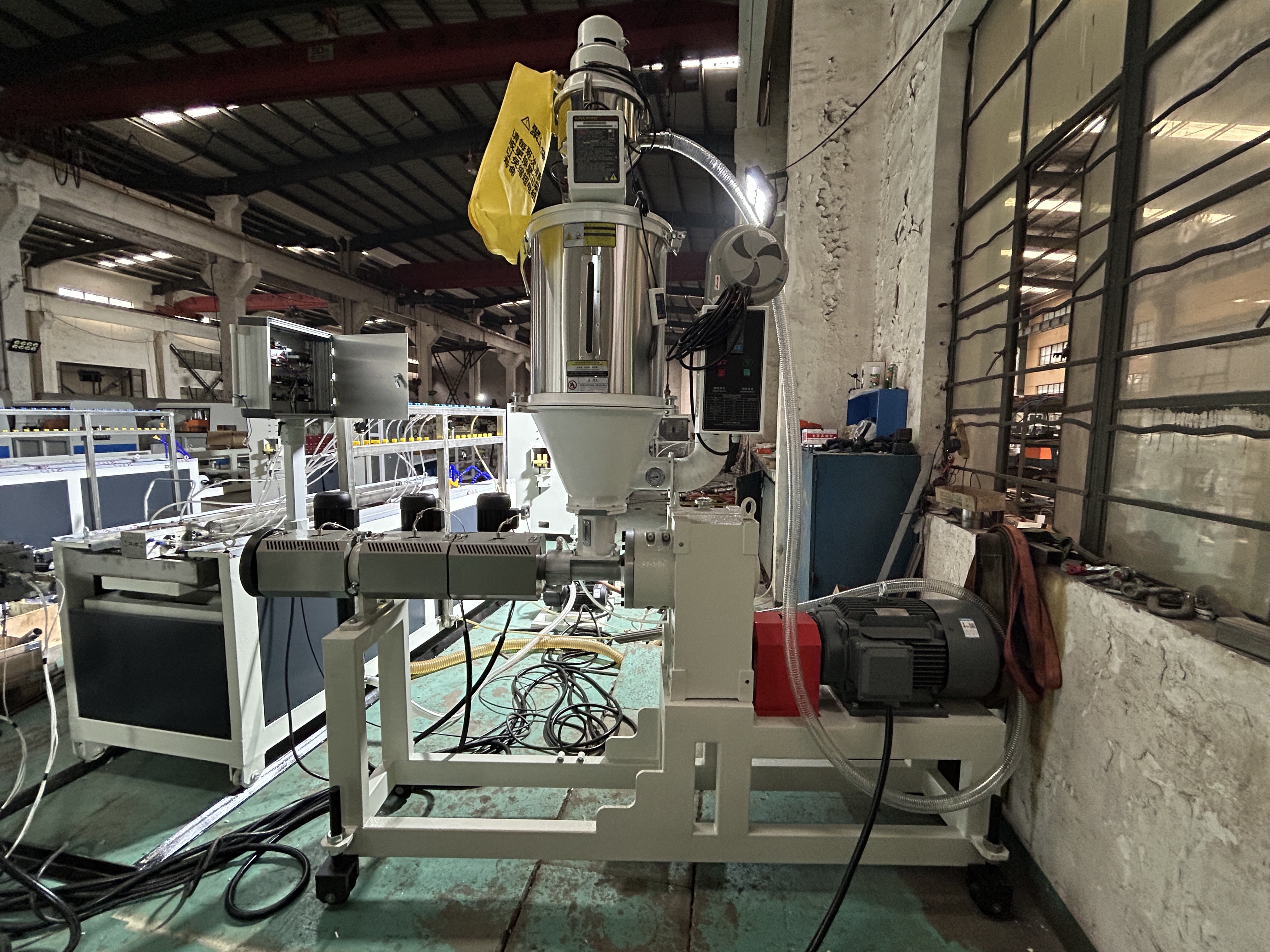 Designed PVC Price Tag Holders extrusion machine with CE certificate