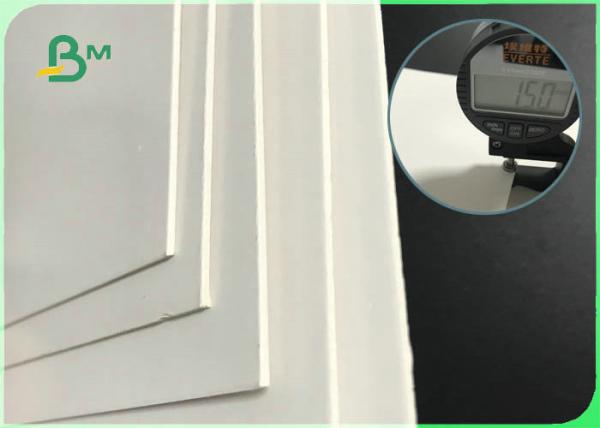 Carton blanc côtés élevés de l'épaisseur 1.2mm de 1.5mm doubles pour la boîte électronique de produit