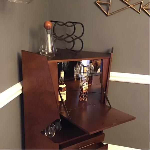 Commercial Wooden Corner Liquor Cabinet Counter For Alcohol Wine Display