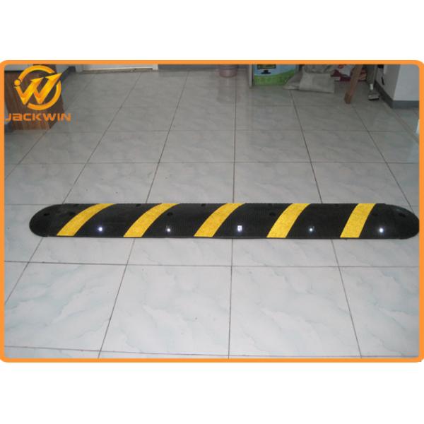 60ft 1830mm Road Safety Reflective Rubber Speed Bump With Panama Standard