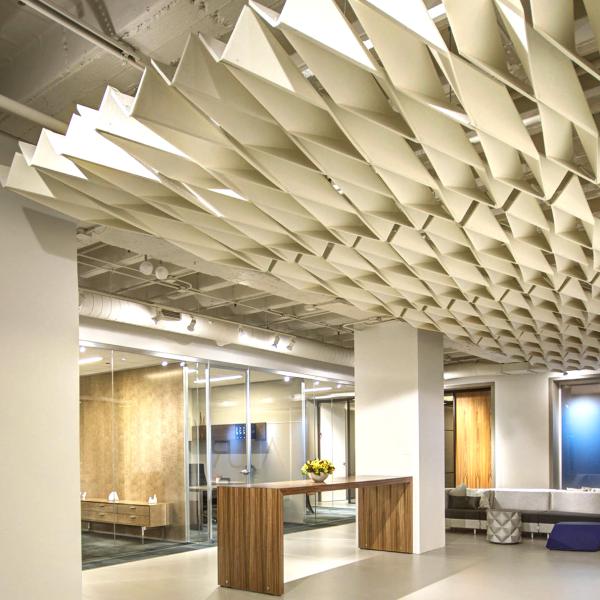 Перфорированные потолочные панели из алюминия размером 300х300 мм