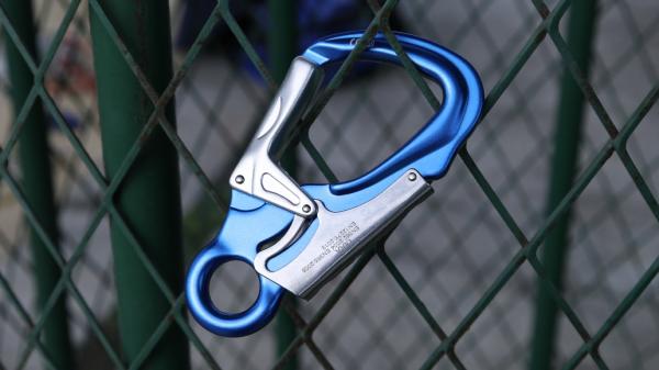 gancho de escalada resistente y fuerte debe tener para aventuras al aire libre perfecto para senderismo y escalada