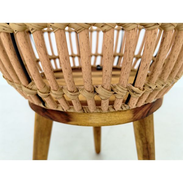 Factory Direct Sale Metal Frame Wooden Legs  PE Rattan Artificial Weaving Popular Flower Stand with Wooden Base