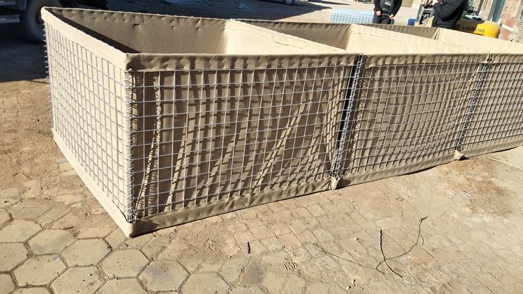 Заполненный песок гальванизировал стену Mil 7 барьера Hesco коробки Gabion