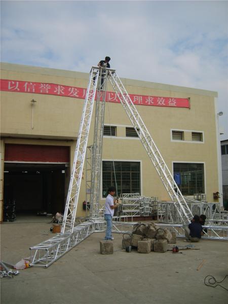 2 Meter Screw Square Truss Speaker Lighting Stands 6m - 18m 16 Degrees Hardness