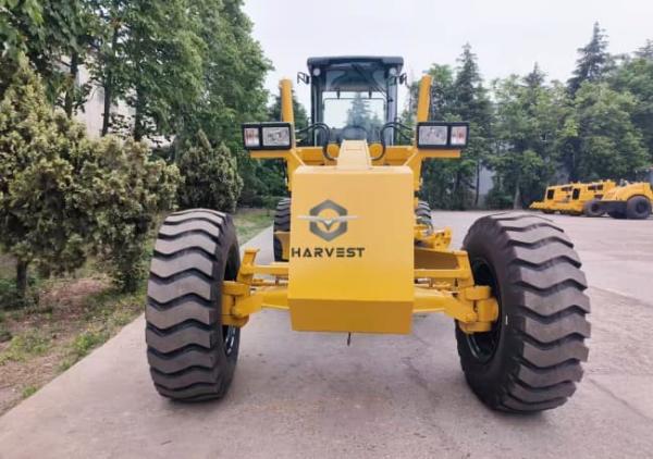 Máquina de carreteras pavimentadora de 4,5 m RP453L con tracción a ruedas pavimentadora de asfalto