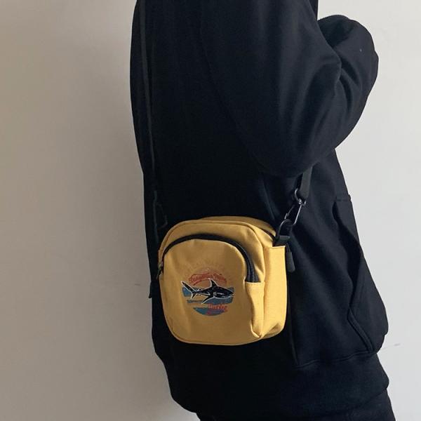 Fashion Canvas Messenger Bag for Daily Life Long Strip and OEM/ODM Acceptable