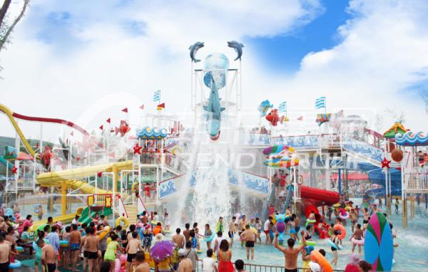 O grande equipamento do campo de jogos do aqua no waterpark projeta-se, jogos do parque do aqua