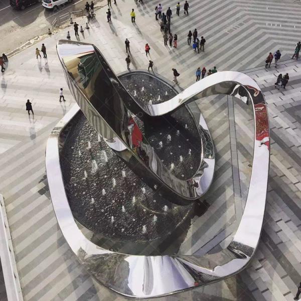 Sculpture moderne en acier inoxydable poli pour la décoration carrée