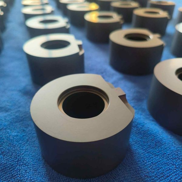 Customized Size Silicon Carbide Sliding Bearing With 1650℃ Max Temperature And Corrosion Resistance For Harsh Environments