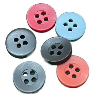 O furo que quatro a resina de plástico simples do giz abotoa 18L personalizou a cor para a camisa