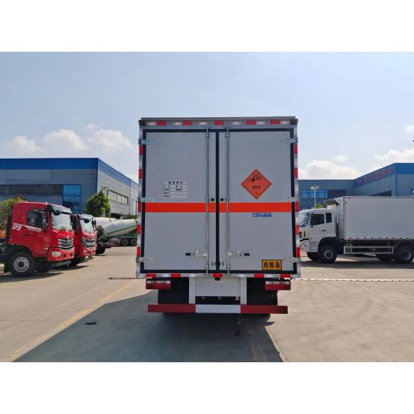 Véhicules antidéflagrants pour liquides inflammables rectangulaires 4 * 2 neufs ou d'occasion du groupe China National Heavy Duty Truck Group à vendre