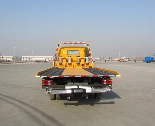 6 Tires New SINOTRUK HOWO EUROII/III Engine Rotator Wrecker Truck 4x2 Heavy Duty Wrecker Towing Truck