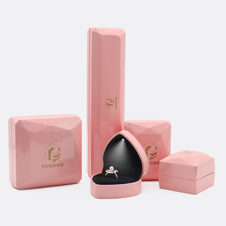 Custom Logo Pink Plastic LED Light Jewelry Box Fashion Led Bracelet Box Heart