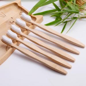 Les poils biodégradables de brosse à dents en bambou raffinent l'utilisation r