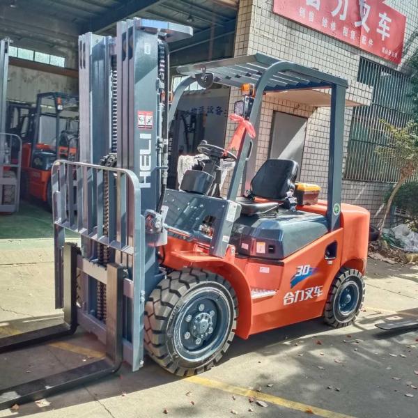3 Ton Forklift FD30 with 3 Masts Automatic/Manual Used Japan Heli Excellent Condition