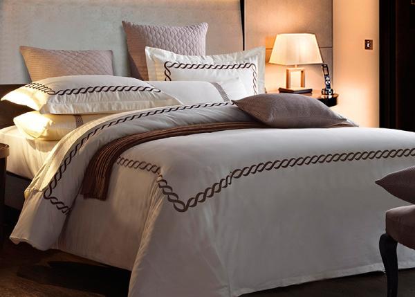 Home / Hotel Modern Duvet Covers And Shams Embroidered 4 Pcs Patten Customized