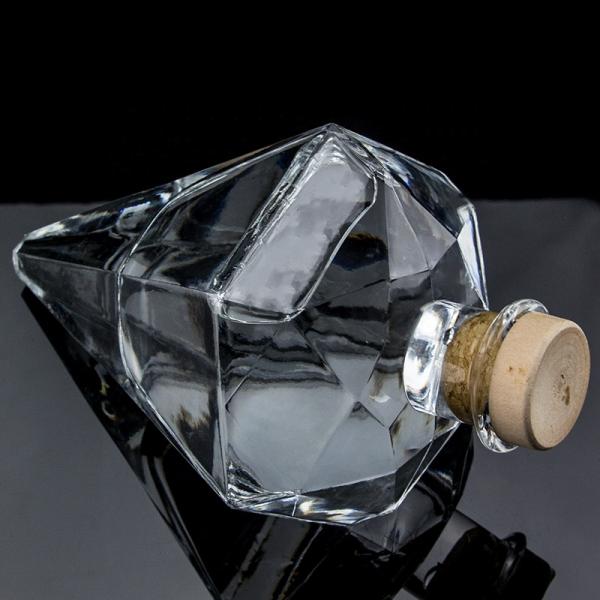 Grabación de logotipo personalizado Transparente Diseño único Forma Botella de vidrio de ginebra con corcho