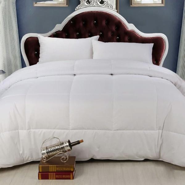 Durable Hotel Quilts And Comforters Skin Friendly With Polyester Fabric
