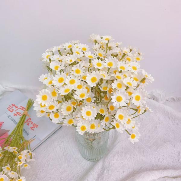 Wholesale from the manufacturer of ins chamomile artificial flower bouquets, small daisies, artificial flowers, living room decoration, table flowers, and decorative bouquets