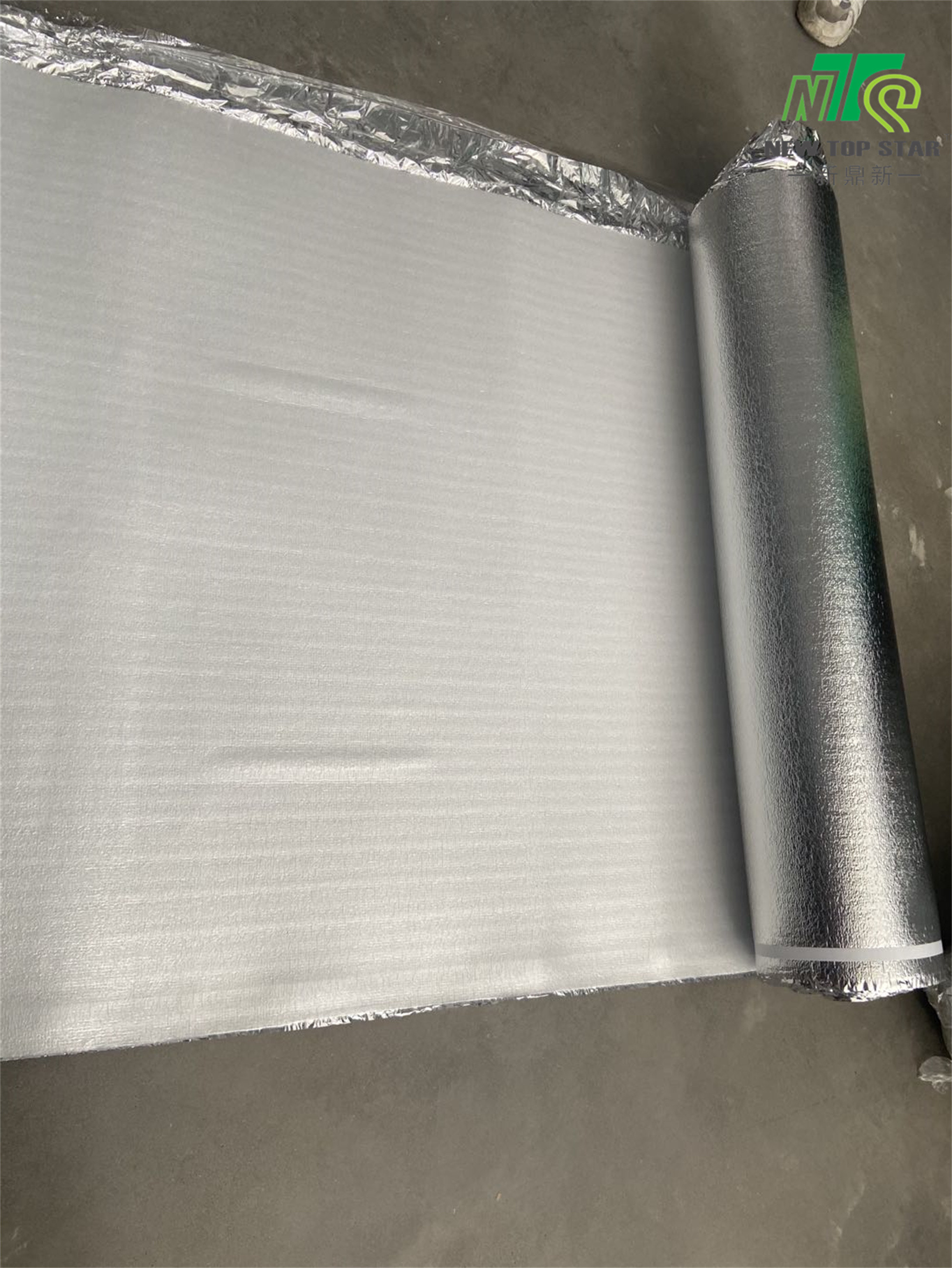 100 кв. FT слоистый пол положил 3 в основу в 1 пенится Underlayment с серебряным барьером пара