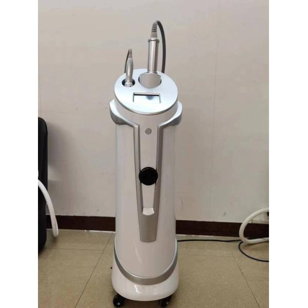 2 manijas Máquina de rodillo de bolas internas Máquina médica para apretar la piel facial 110V / 220V