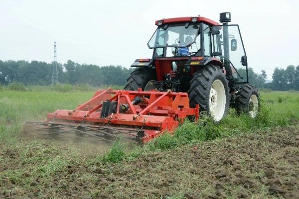 130HP Agricultural Farm Tractor Euro III Engine Water Cooling Tractor