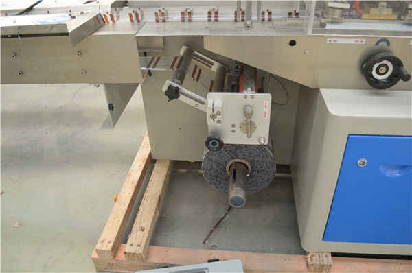 304 Stainless Stel Plastic Bag Packaging Machine , 2.4kw Horizontal Pillow Packing Machine